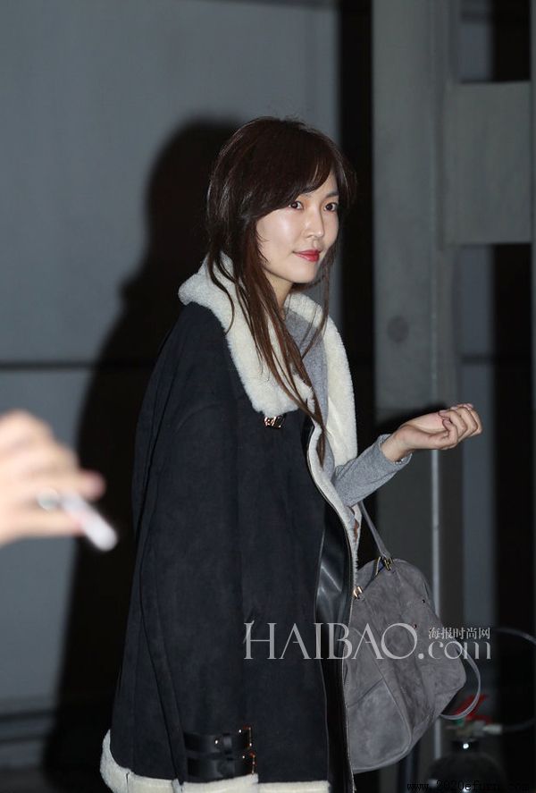 ��۽�����Ů